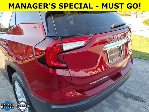 Used 2024 GMC Terrain SLE image 10