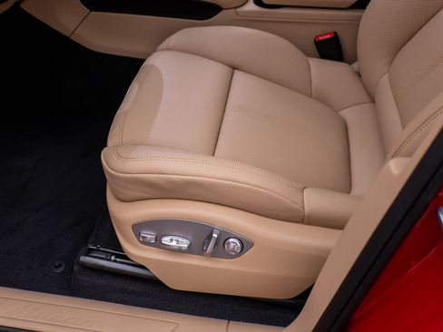 New 2026 Porsche Macan image 16