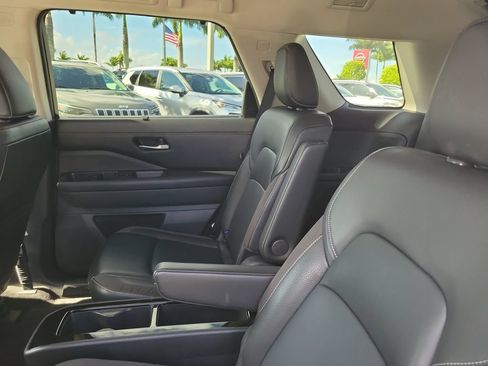 Used 2023 Nissan Pathfinder SL w/ SL Premium Package FWD image 9