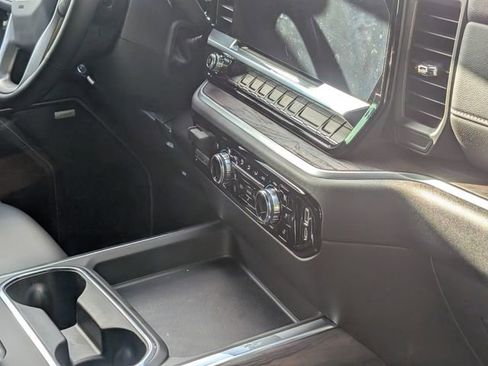 New 2025 GMC Sierra 2500 SLT AWD/4WD image 13