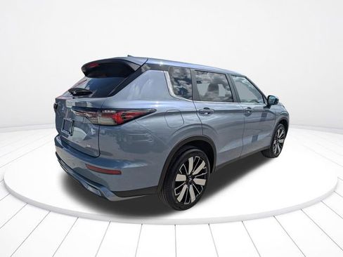 New 2026 Mitsubishi Outlander SE image 4