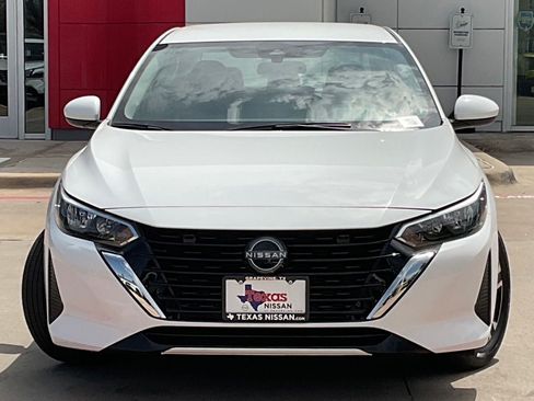 Used 2025 Nissan Sentra SV FWD image 2