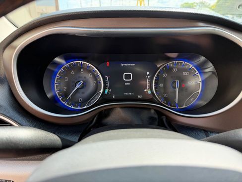 Used 2017 Chrysler Pacifica Touring-L Plus FWD image 16