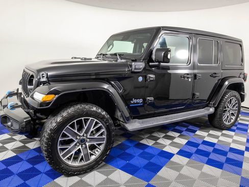 Used 2024 Jeep Wrangler High Altitude AWD/4WD image 2
