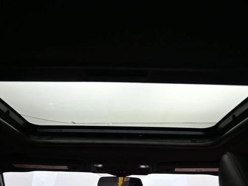 Used 2021 Chevrolet Camaro LT w/ RS Package image 40