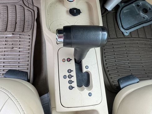 Used 2008 Volkswagen Beetle SE FWD image 13