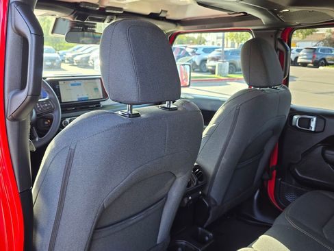 Used 2025 Jeep Wrangler Unlimited Sport AWD/4WD image 19