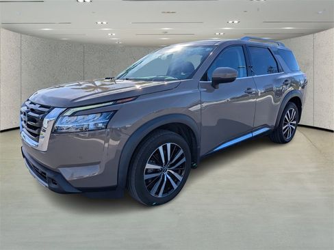 Used 2023 Nissan Pathfinder Platinum image 7