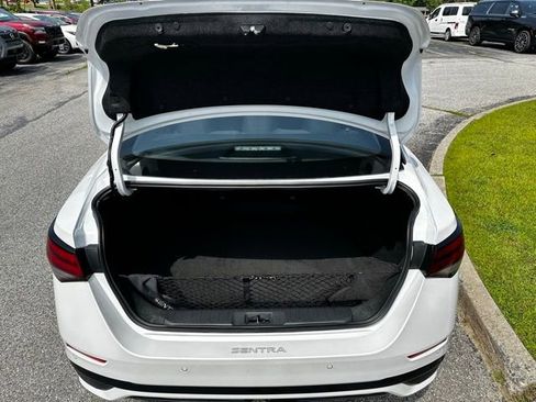 New 2025 Nissan Sentra SR w/ Midnight Edition image 13