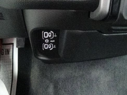 Certified 2025 RAM 1500 Laramie image 29