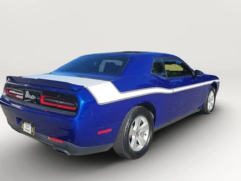 Used 2019 Dodge Challenger SXT image 3