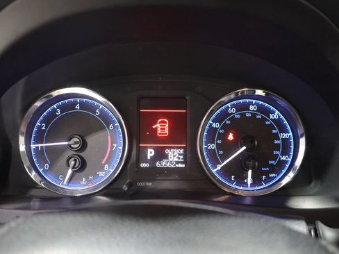 Used 2018 Toyota Corolla LE w/ Carpet Mat Package (TMS) FWD image 38
