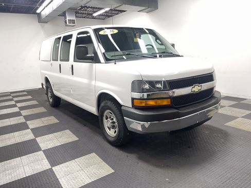 Used 2016 Chevrolet Express 2500 w/ Express Access Plus Package RWD image 6