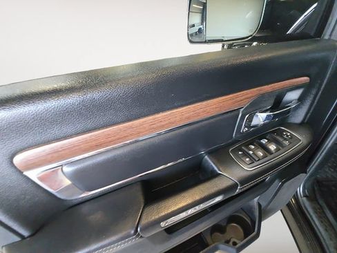 Used 2018 RAM 1500 Laramie w/ Convenience Group AWD/4WD image 10