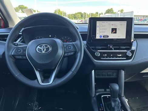 Used 2024 Toyota Corolla Cross LE AWD/4WD image 16