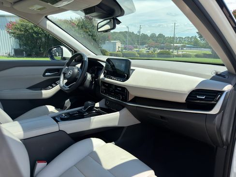 Certified 2023 Nissan Rogue SL w/ SL Premium Package AWD/4WD image 19