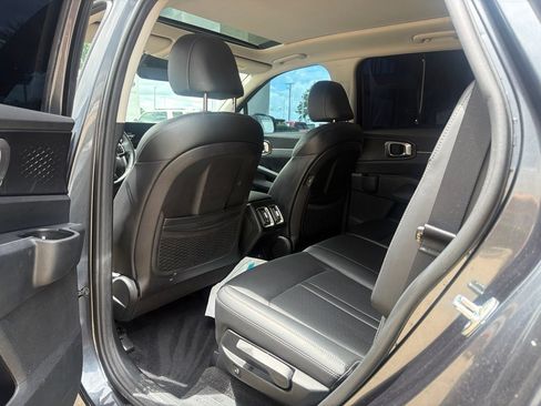 Used 2023 Kia Sorento S w/ Panoramic Sunroof Package FWD image 9