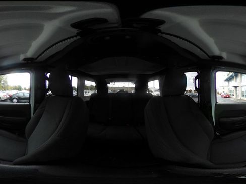 Used 2025 Jeep Wrangler Sahara image 41