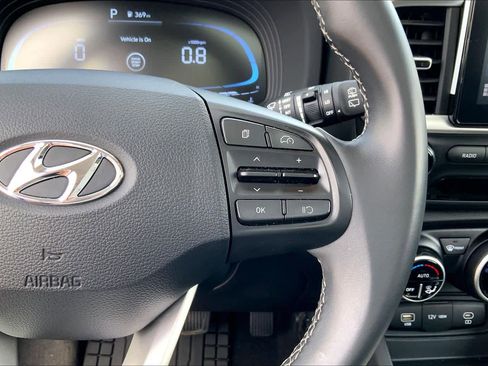 Used 2025 Hyundai Venue SEL FWD image 25