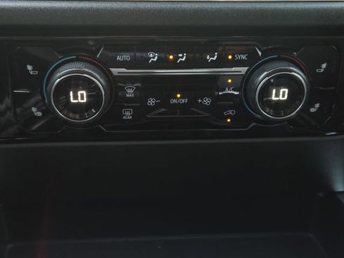 Used 2023 Chevrolet Silverado 1500 LT AWD/4WD image 17