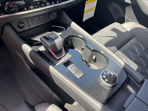 New 2026 Nissan Rogue Platinum AWD/4WD image 14