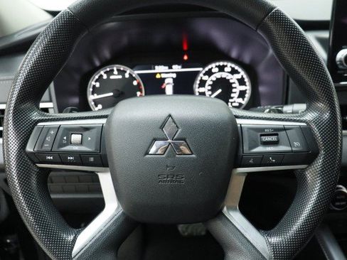 Used 2024 Mitsubishi Outlander ES FWD image 10
