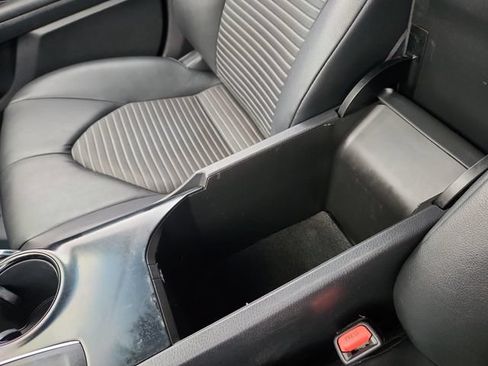 Used 2018 Toyota Camry SE w/ Moonroof Package FWD image 45