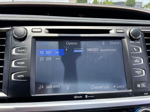 Used 2015 Toyota Highlander XLE FWD image 32