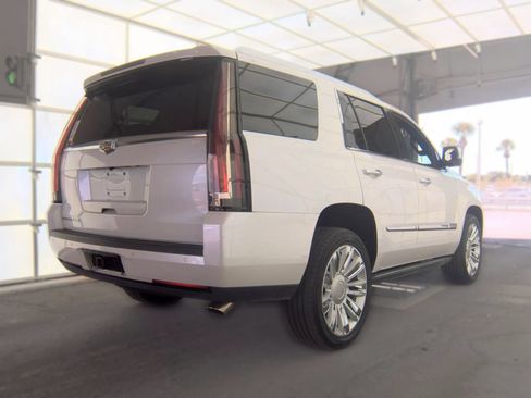 Used 2016 Cadillac Escalade Platinum AWD/4WD image 3