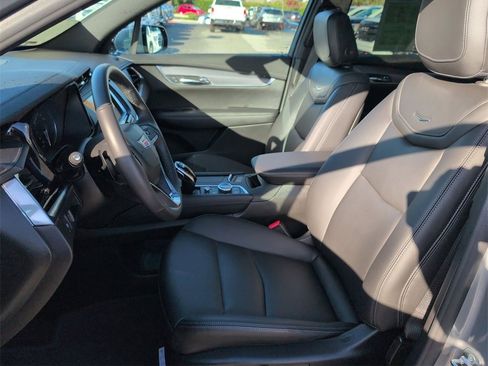 Used 2025 Cadillac XT6 Luxury image 21