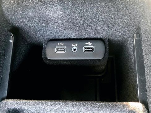 Used 2017 Dodge Charger SXT image 30