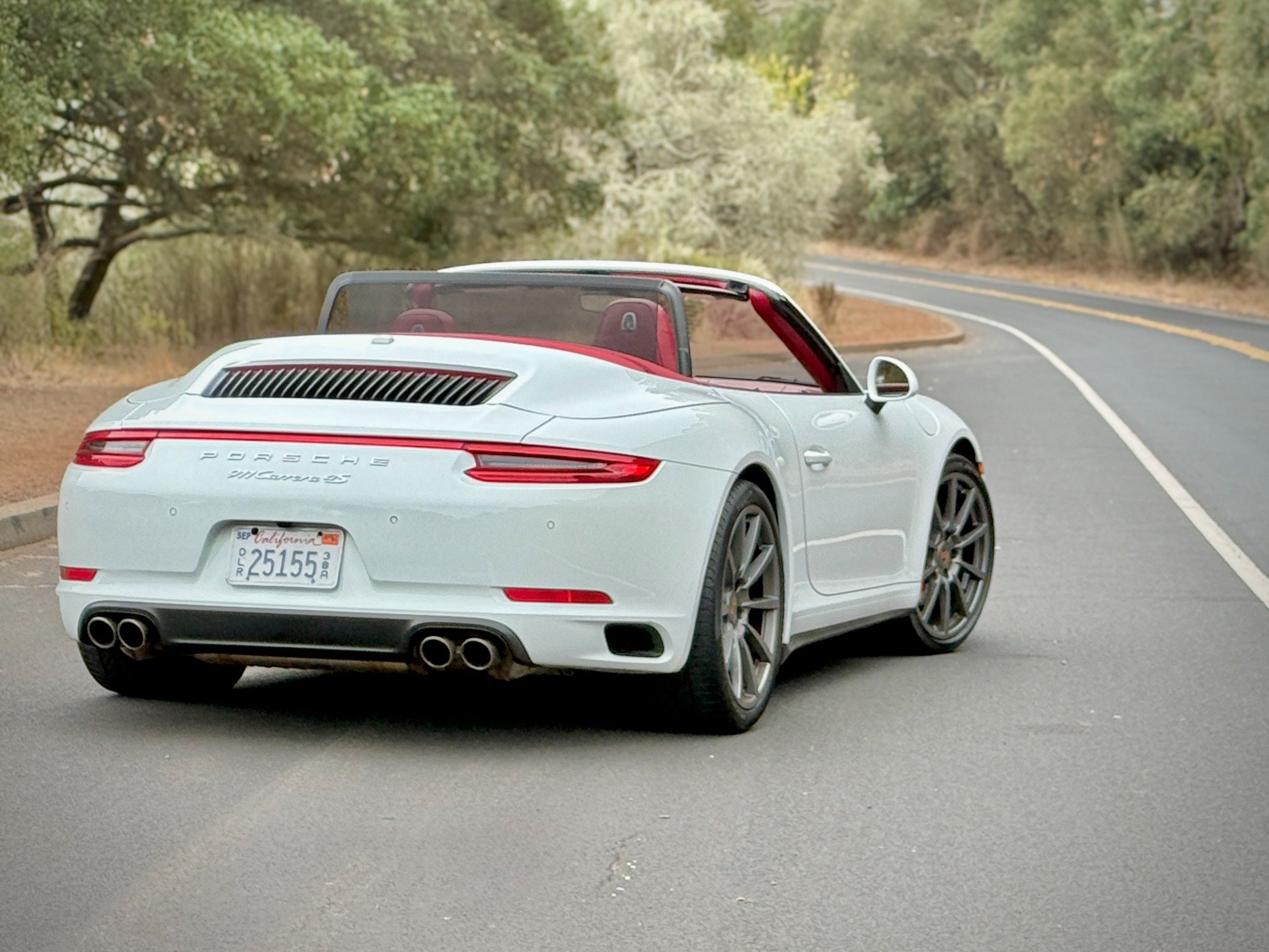Used 2019 Porsche 911 Carrera 4S AWD/4WD image 2