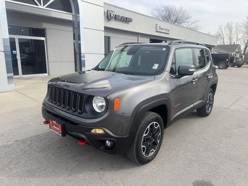 Used 2017 Jeep Renegade Trailhawk w/ Premium Trailhawk Package image 2