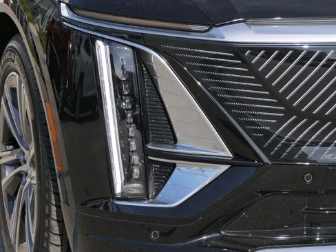 New 2026 Cadillac Lyriq Premium Luxury AWD/4WD image 10
