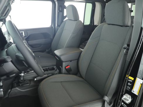 New 2025 Jeep Gladiator Sport image 15