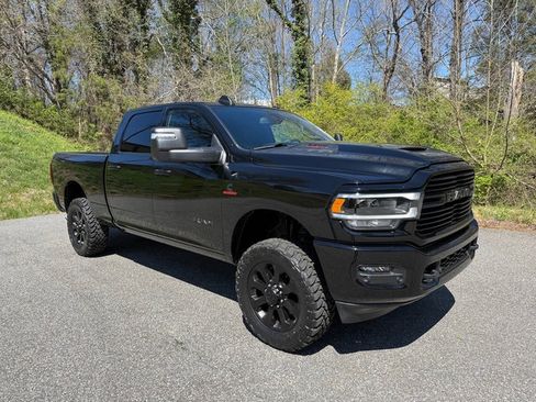 Used 2024 RAM 2500 Laramie w/ Night Edition AWD/4WD image 4