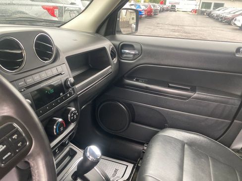 Used 2015 Jeep Patriot High Altitude AWD/4WD image 16