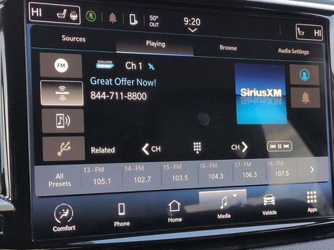 Certified 2024 Chrysler Pacifica Touring-L image 23