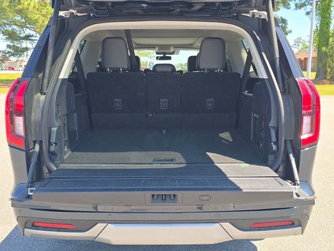 Used 2025 Ford Expedition Max Platinum w/ Driver's Package AWD/4WD image 12