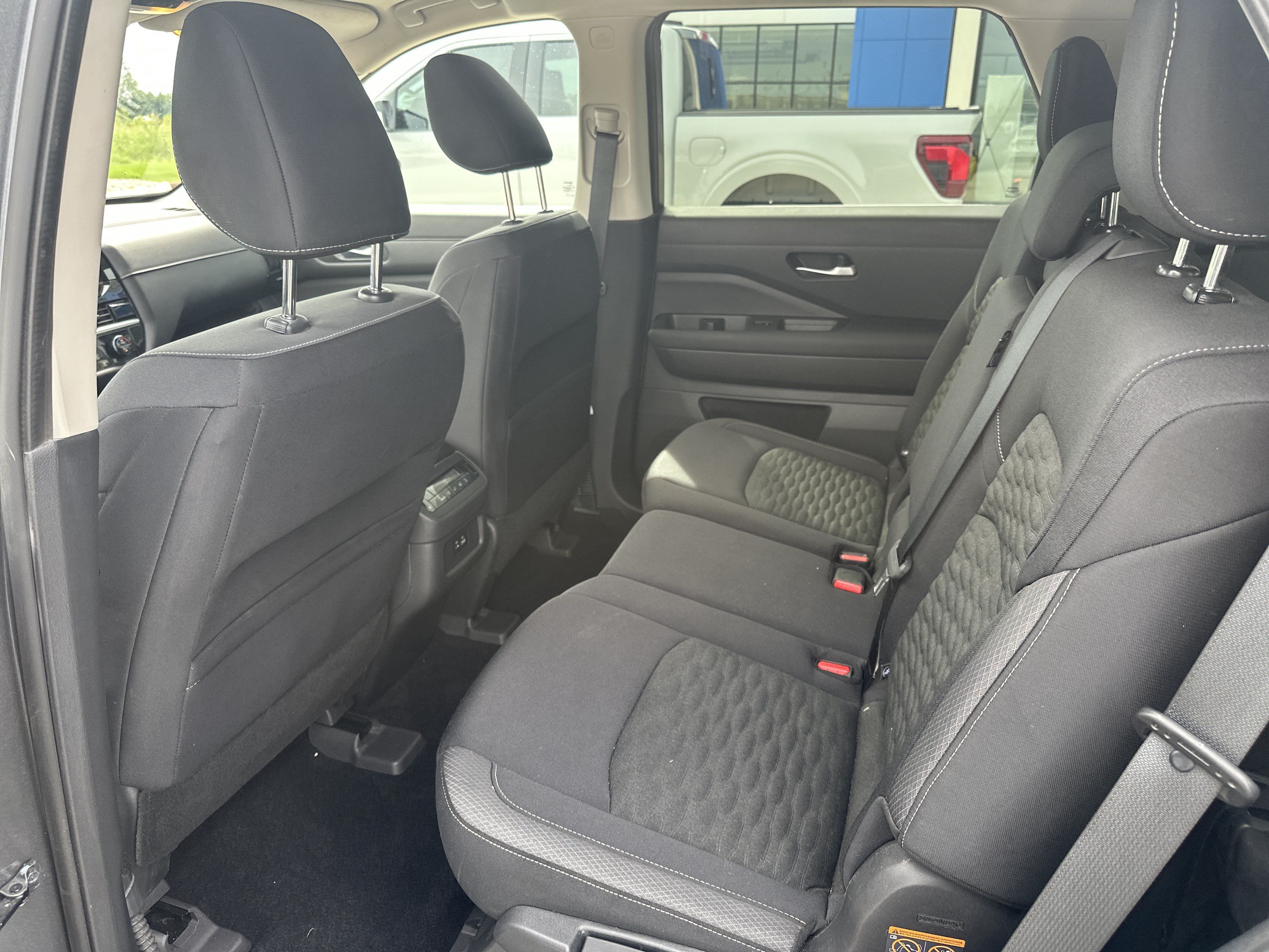 Used 2022 Nissan Pathfinder SV AWD/4WD image 27