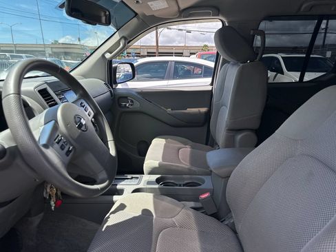 Used 2014 Nissan Frontier SV w/ SV Value Truck Package RWD image 13