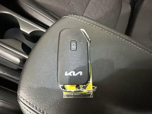 Used 2025 Kia Seltos S AWD/4WD image 21