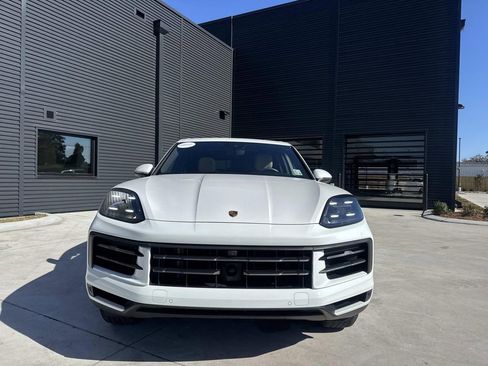 Used 2024 Porsche Cayenne image 6