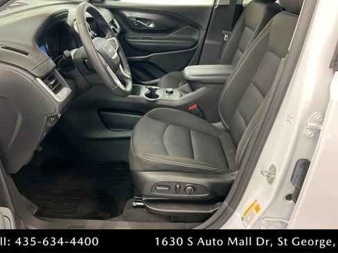 Used 2024 GMC Terrain SLE w/ Driver Convenience Package image 17