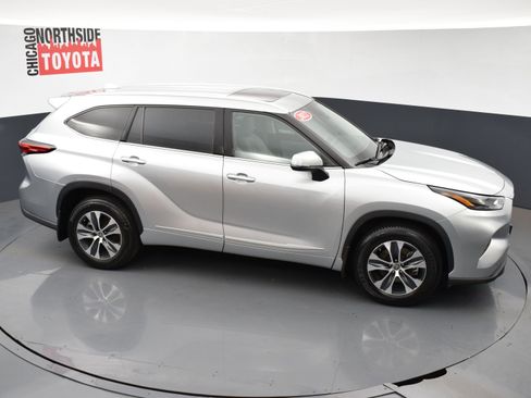 Used 2022 Toyota Highlander XLE image 25