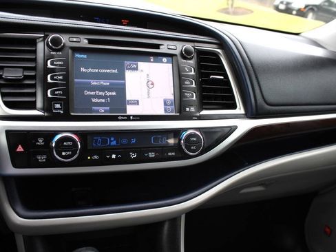 Used 2014 Toyota Highlander Limited FWD image 8