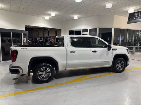 Used 2025 GMC Sierra 1500 SLT AWD/4WD image 10