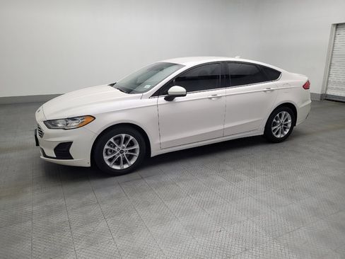 Used 2020 Ford Fusion SE image 2