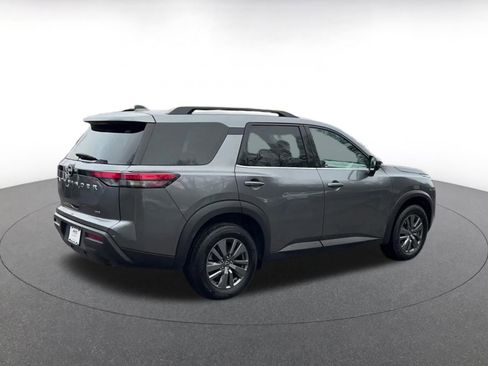 Used 2025 Nissan Pathfinder SV image 15