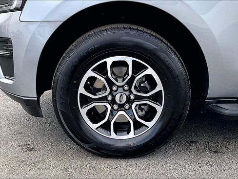 Used 2024 Ford Expedition XLT image 35
